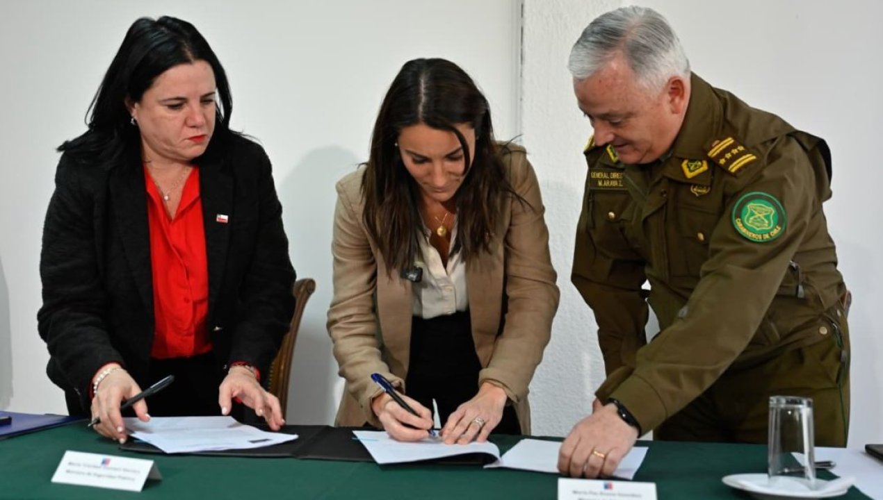 /ministras-de-seguridad-y-educacion-firman-en-calama-convenio-con