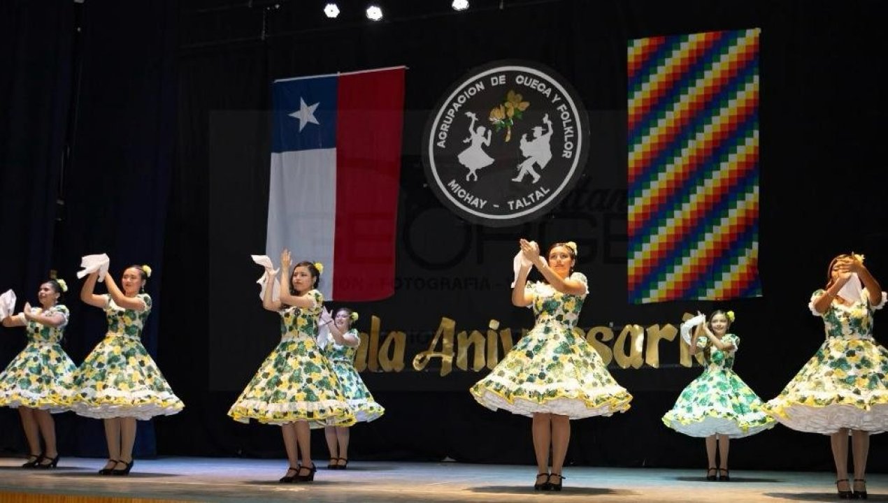 /la-agrupacion-michay-celebro-su-primer-ano-con-una-exitosa-gala-en-taltal