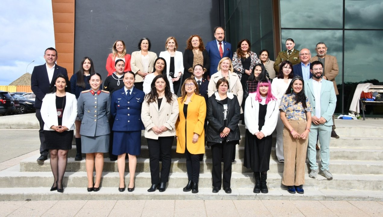 /municipio-reconoce-a-24-mujeres-destacadas-de-punta-arenas