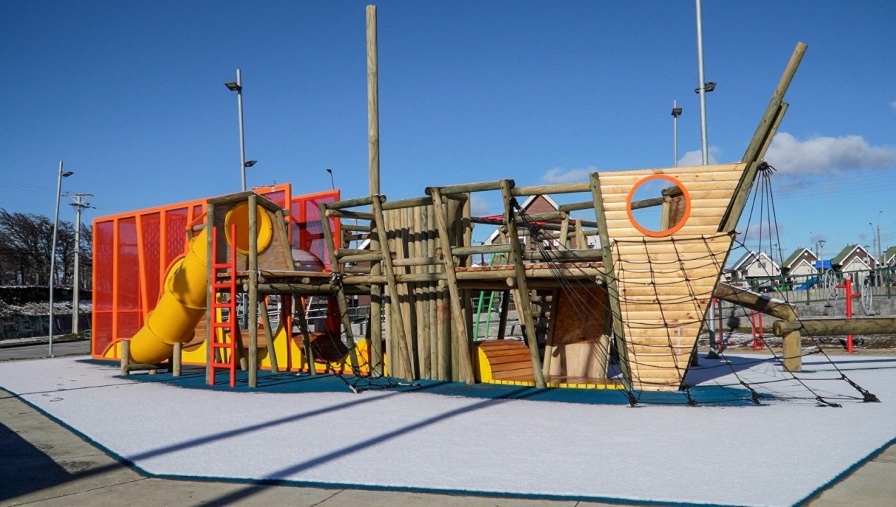 /municipio-finaliza-obras-de-la-plaza-civica-archipielago-de-chiloe