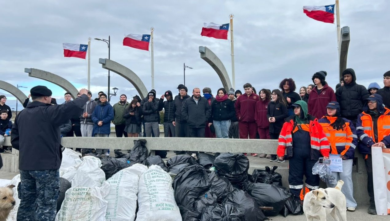 /mas-de-260-voluntarios-se-unieron-para-limpiar-el-borde-costero-de-porvenir