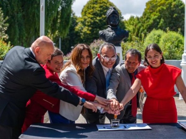 Autoridades nacionales y locales encabezaron en Castro la conmemoración del Bicentenario de la Anexión de Chiloé a Chile