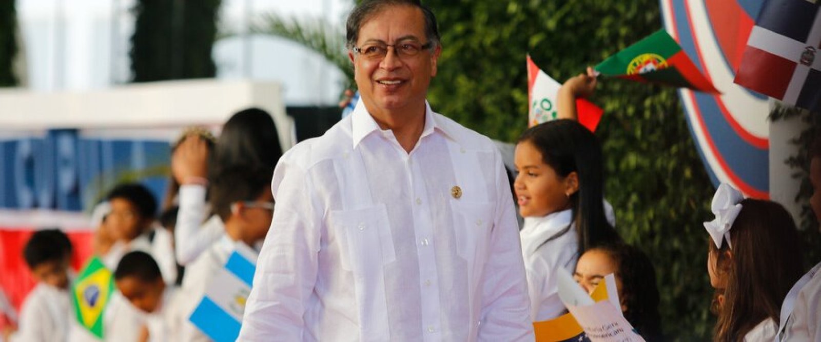 Petro llama a colombianos en Chile a volver a su país y Gobierno evita pronunciarse