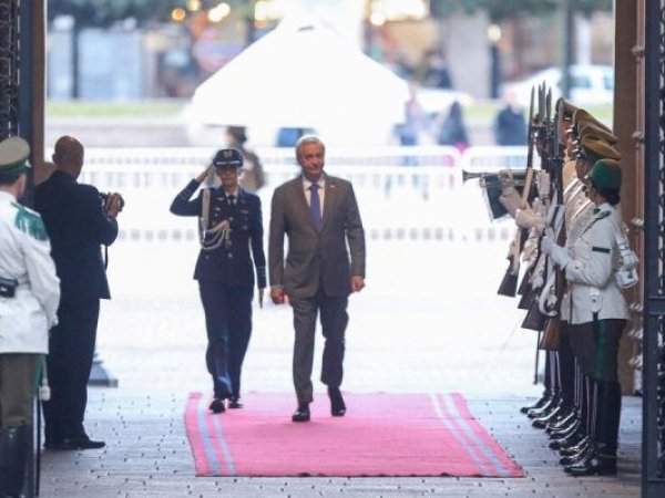 Estudio Panel Ciudadano de la UDD dio cuenta que rechazo a la administración de Presidente Kast aumentó 30 puntos