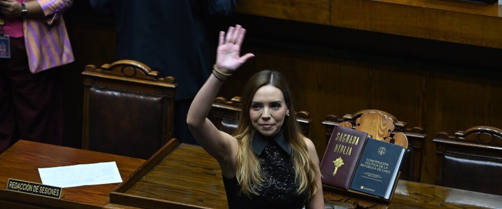 La PDI y la Fiscalía ingresaron al Senado por una investigación contra la senadora Camila Flores por presunto fraude al fisco